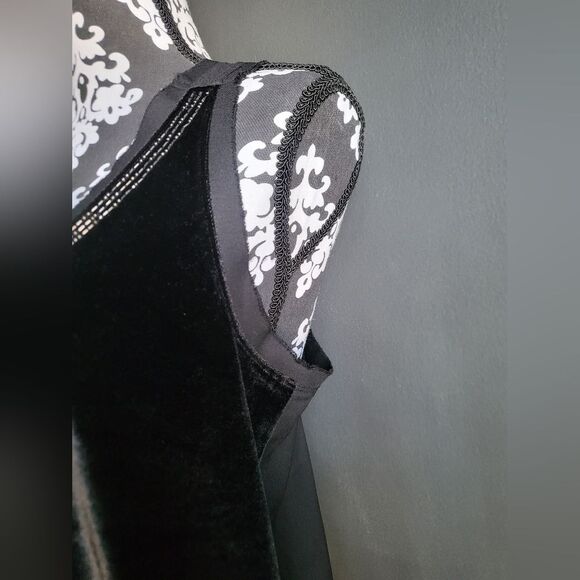 Abercrombie and Fitch Black Velvet Beaded Trim Cross Back Tank Top Sz M - Picture 6 of 9